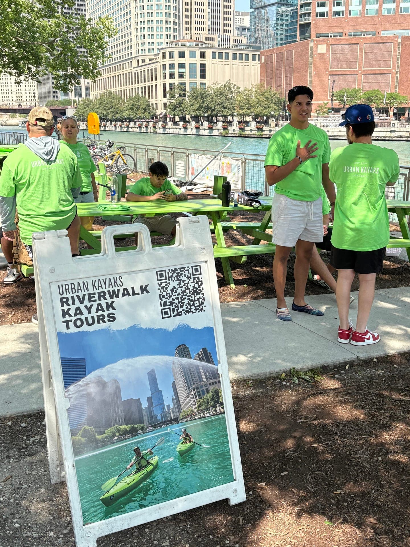 Esprit de Corps Foundation veteran community group after kayaking on the Chicago River